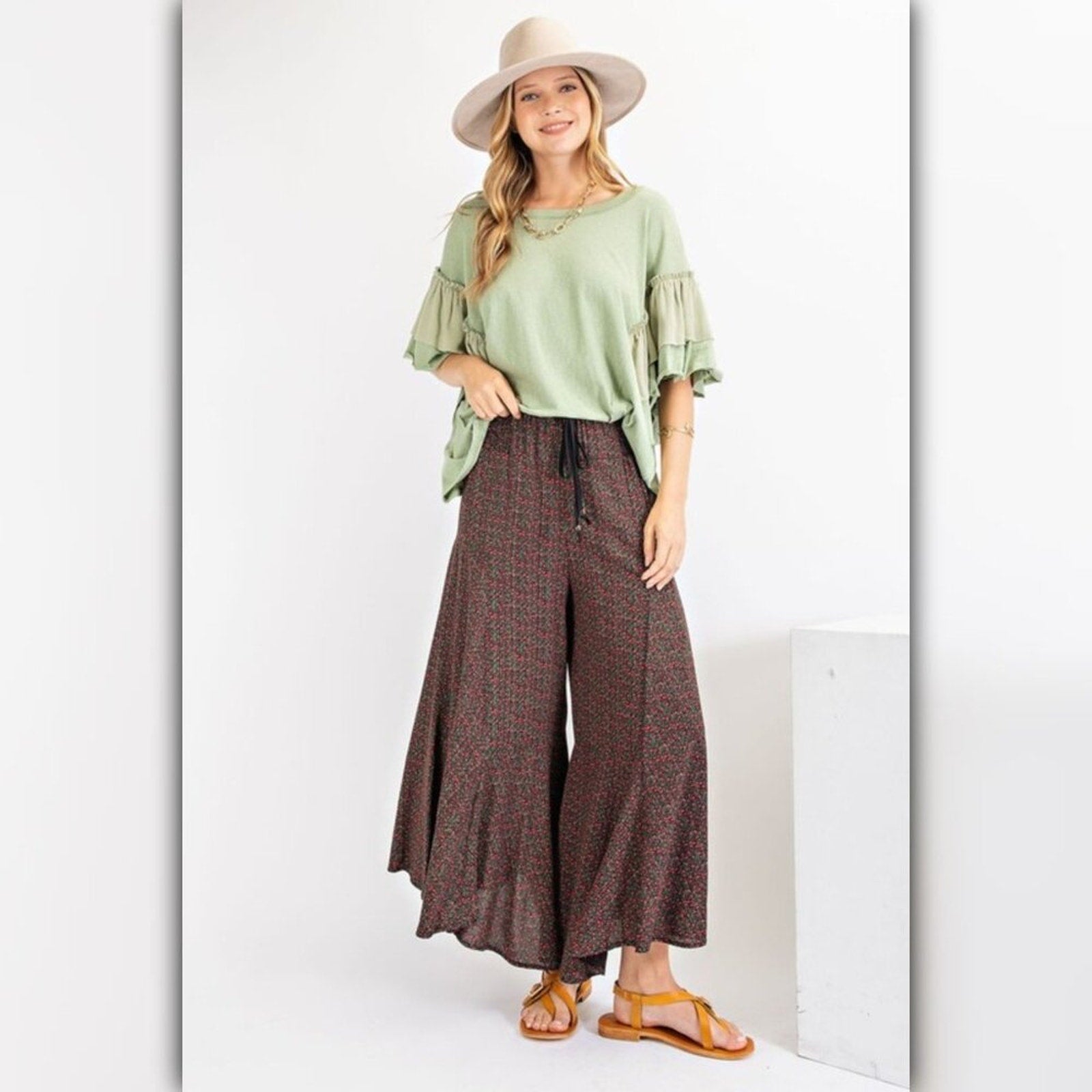 A323 • Ditsy Floral Wide Leg Pants