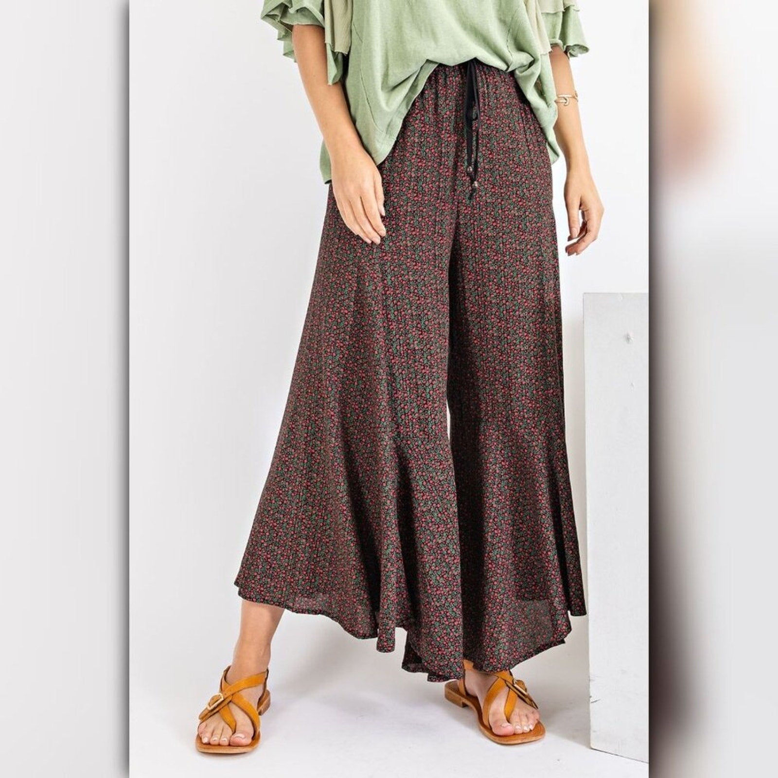 A323 • Ditsy Floral Wide Leg Pants