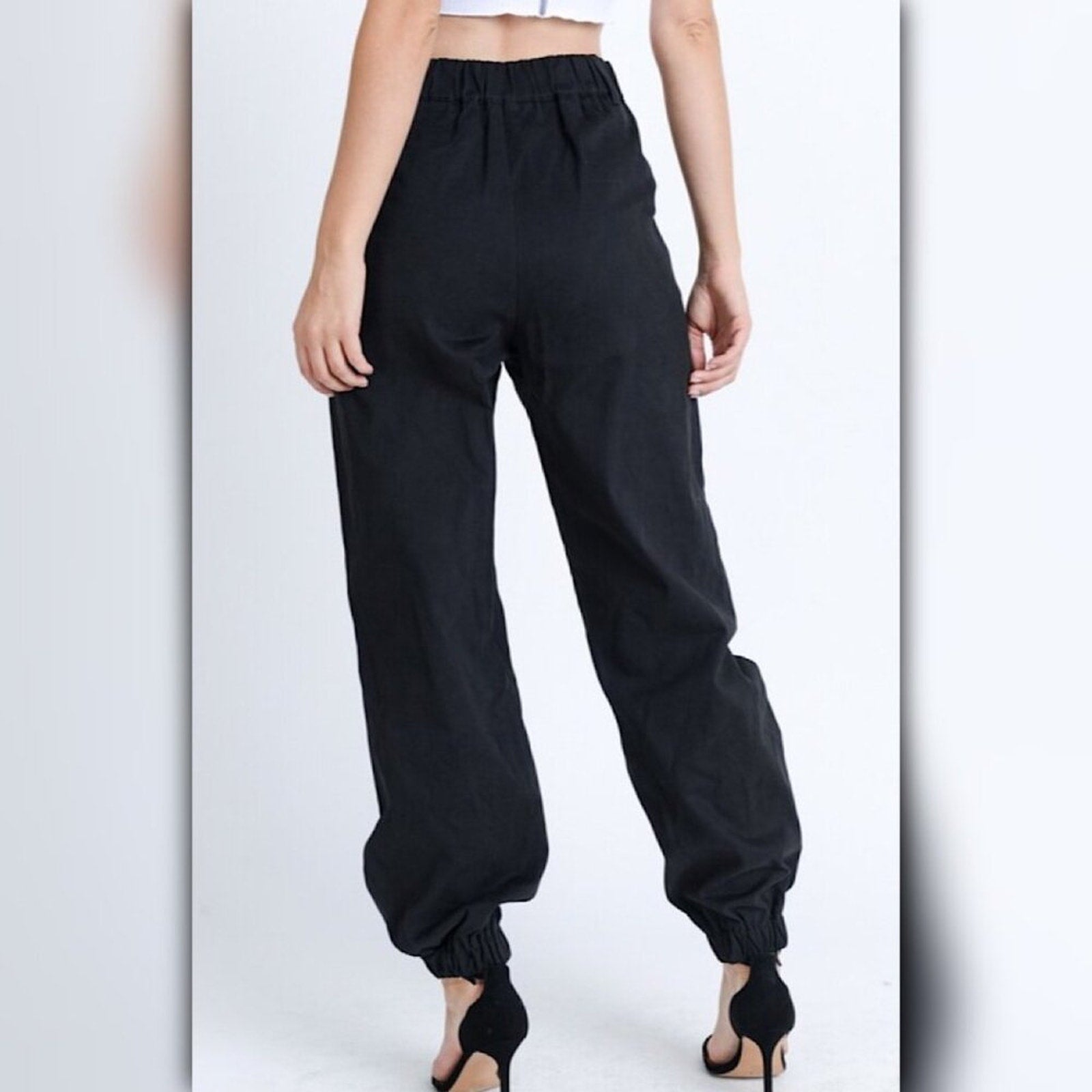 A910 • Black Wallet Chain Cargo Jogger Pants