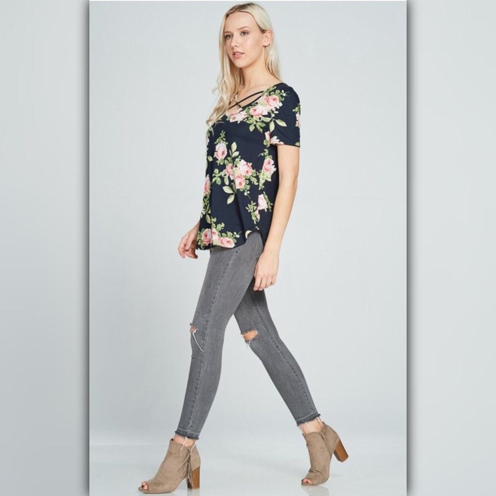 A031-A • Floral Print Lattice Detail Top